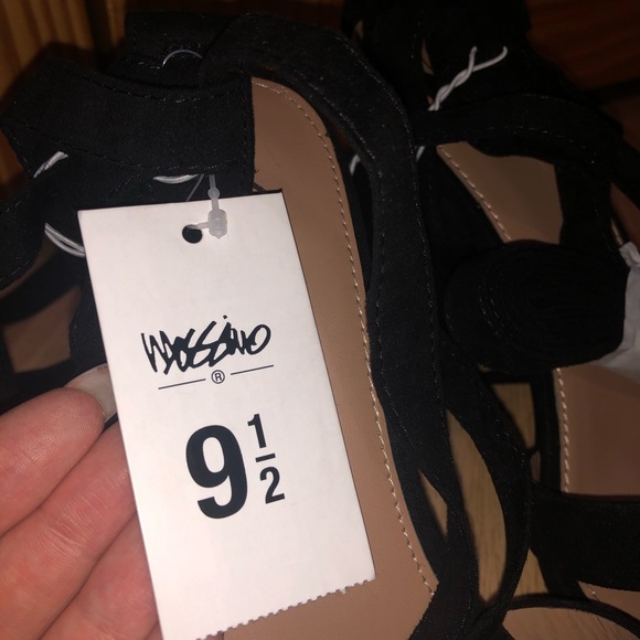 NWT Black strappy size 9 heels - Picture 5 of 5